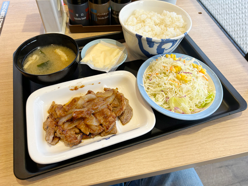 松屋　肉厚豚生姜焼定食