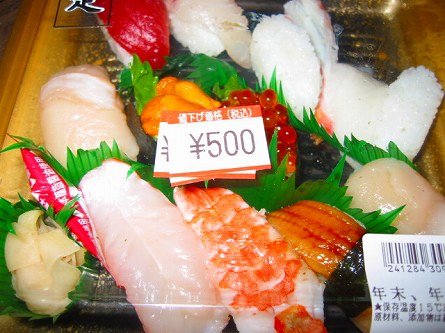 値下げ商品の寿司で夕食