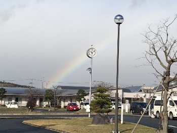 虹～♪と朝の月