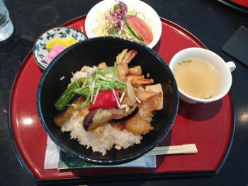 図書館でランチ