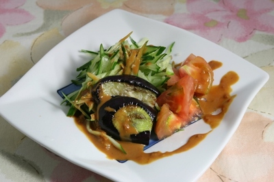 夏のうま辛だれサラダです。