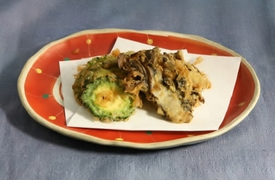 舞茸とゴーヤの香り揚げです。