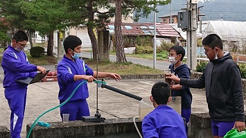 10月28日　6年生理科「地層を作ろう」