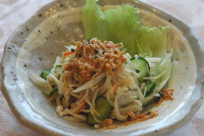 帆立の旨みと辛味が効いたドレッシングです。