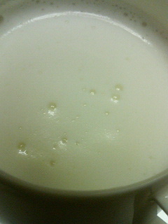 牛乳飲んでます！