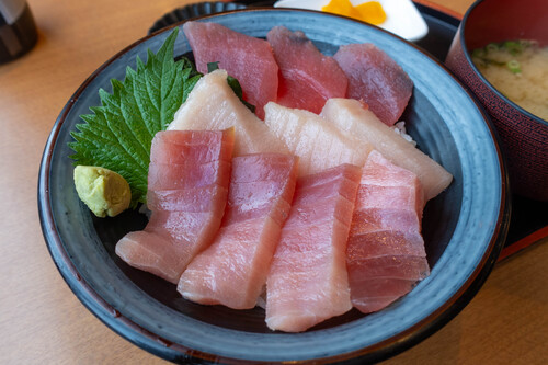 清水港の新しい「河岸の市」でまぐろ丼ランチ 清水港の新しい「河岸の市」でまぐろ丼ランチ