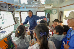 鹿折小学校5年生の遠洋まぐろ漁船見学会