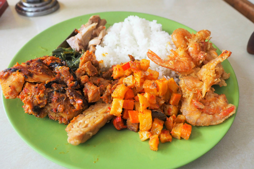 ベノア港のインドネシア食堂 ベノア港のインドネシア食堂