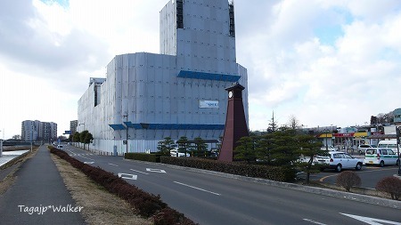 JR仙石線多賀城駅前