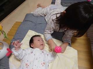 両手づかみ!? 両手づかみ!?