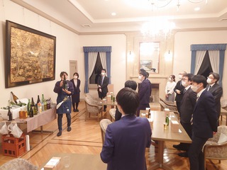 知事公館で、職場の懇親会 知事公館で、職場の懇親会
