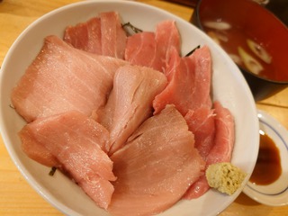 今月も本マグロ丼！