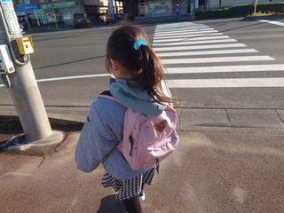 児童館に自由来館する娘 児童館に自由来館する娘
