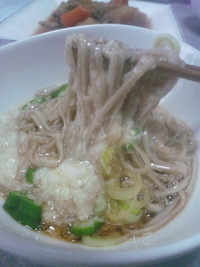 食感も楽しい!あかもくうどん!