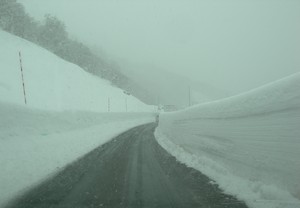雪の回廊　月山道路