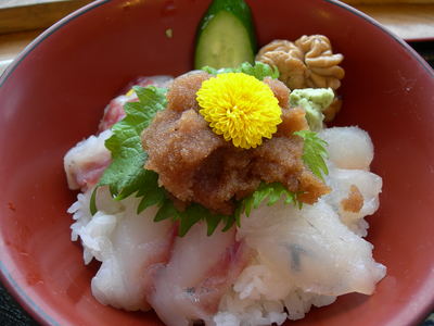 たらの親子丼(さかた海鮮市場)