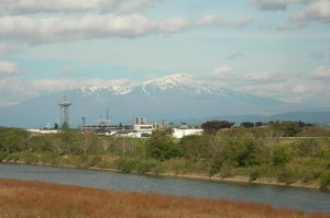 初冠雪の鳥海山