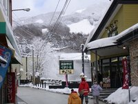 蔵王温泉にミス花笠 ~からから汁の振る舞い