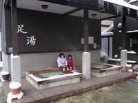 蔵王温泉にミス花笠 ~からから汁の振る舞い